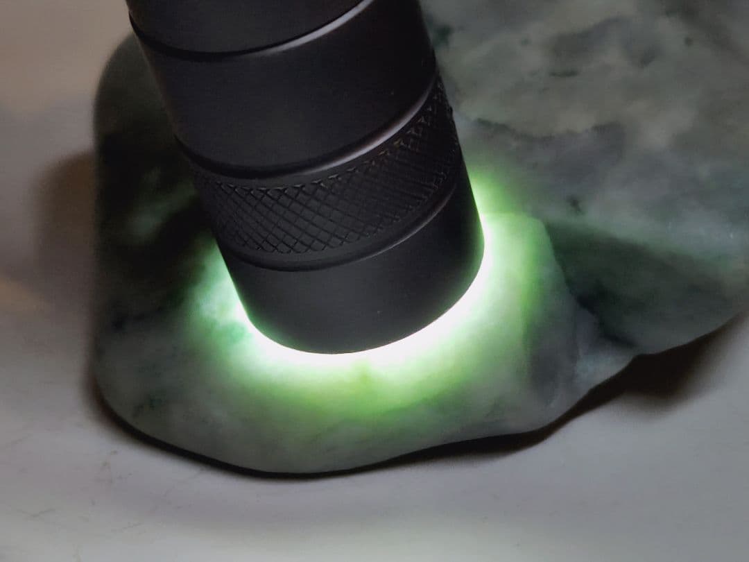 淡灰緑 171g 翡翠 ヒスイ 原石 鑑賞石 自然石 誕生石 鉱物 鉱石 水石