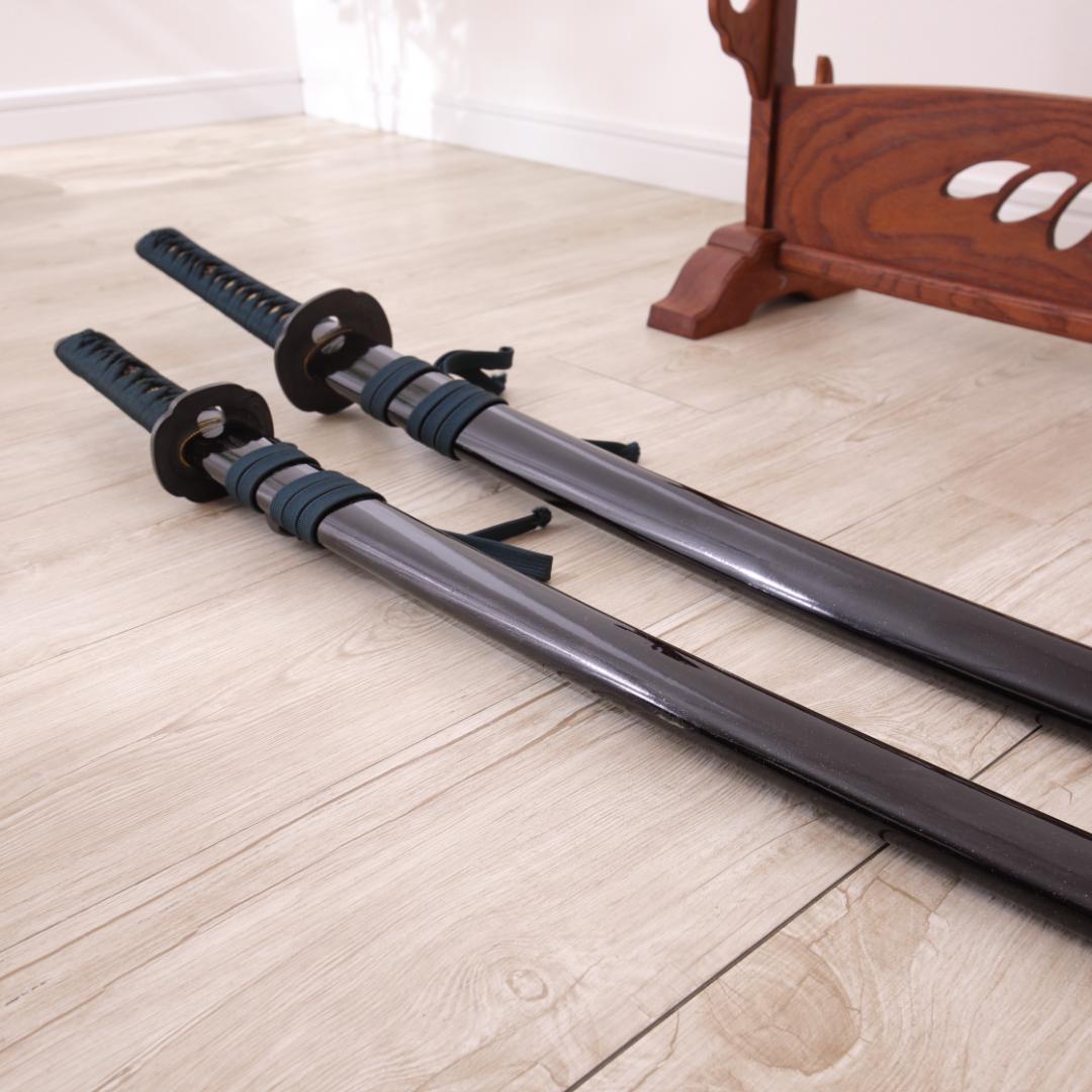 模造刀 日本刀 大小セット 黒柄 木製刀掛け(刀置き)・収納袋セット