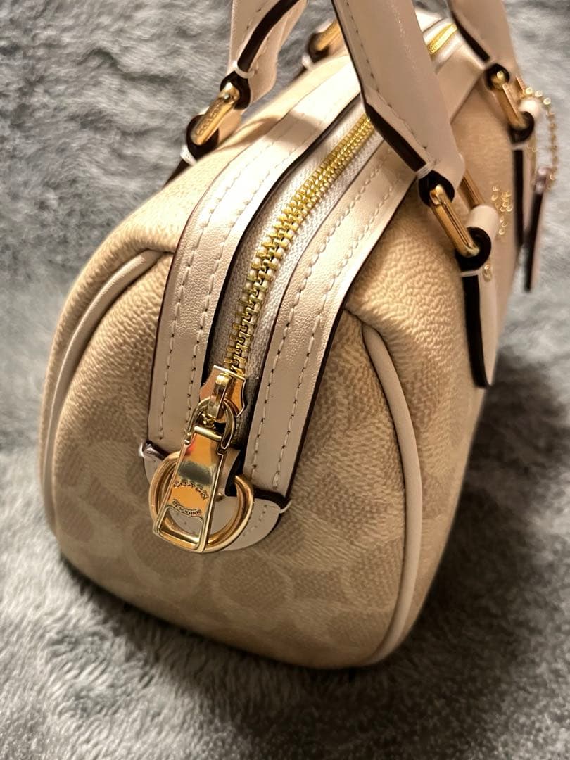 コーチ　ショルダーバッグ シグネチャー　キャンバス 未使用品　新品