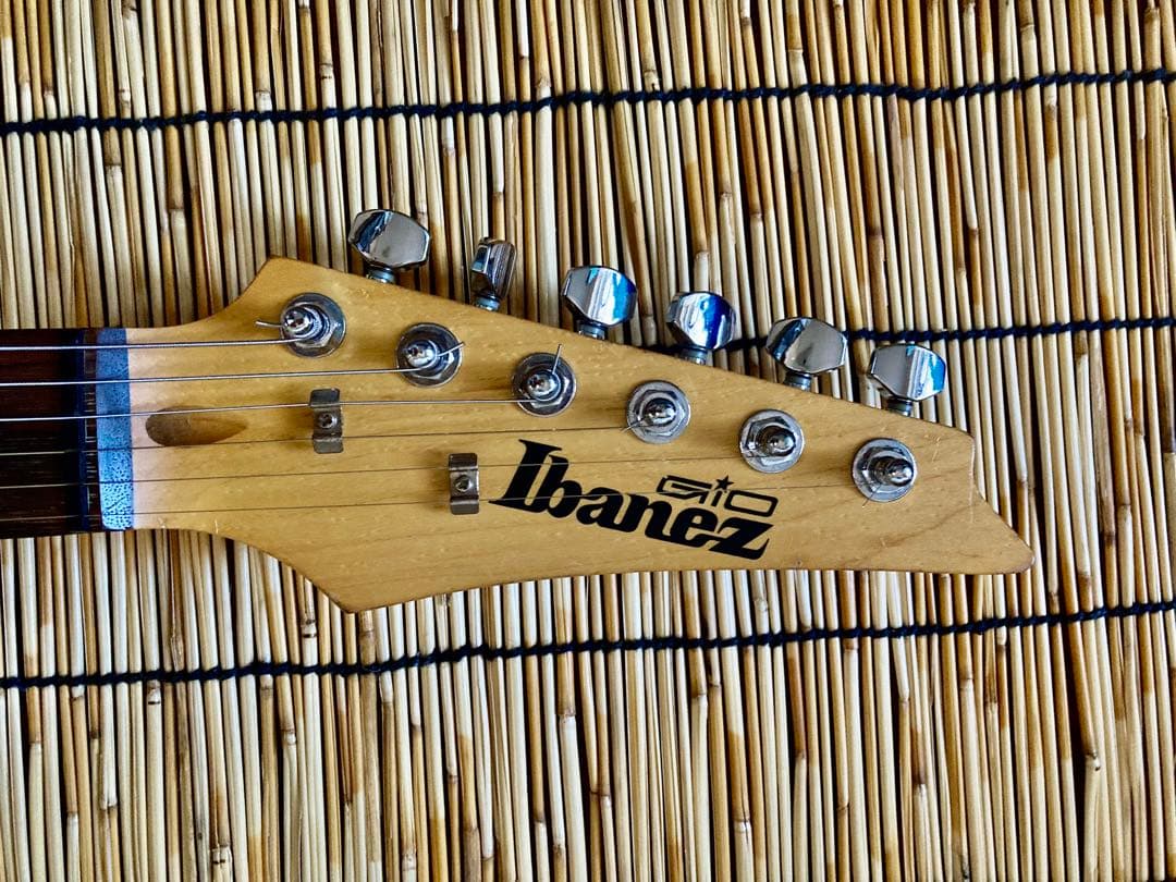 ☆鮮やかなメタリックレッド　新機能満載　Ibanez GIO ST
