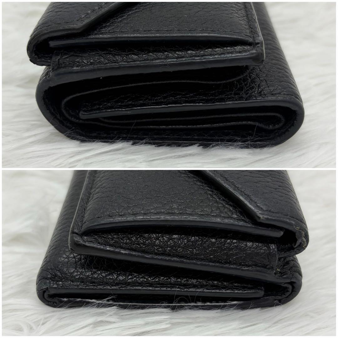 RFID搭載/現行✨プラダ　三つ折り　財布　金ロゴ　シボ革　レザー　黒