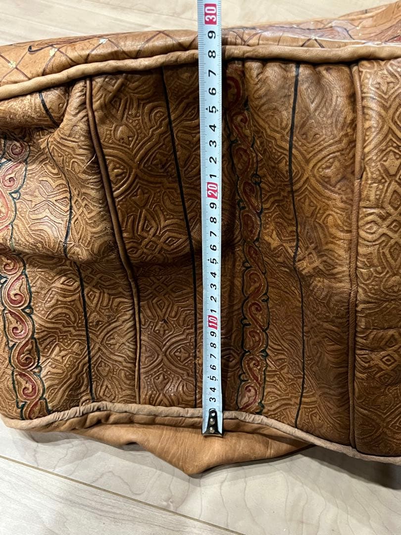 プフ　モロッコ風　クッションカバー　馬　刺繍　革　アンティーク