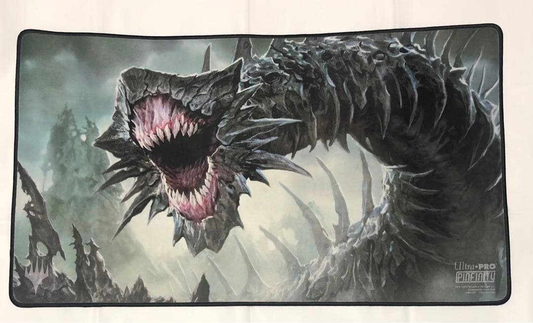 mtg プレイマット 虐殺のワーム ステッチ枠