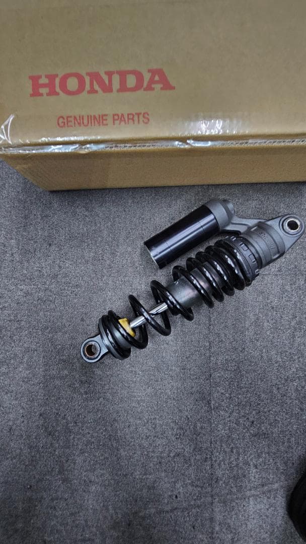 ホンダ　レブル1100　リヤサスペンション中古ジャンク品　ＳＣ８３