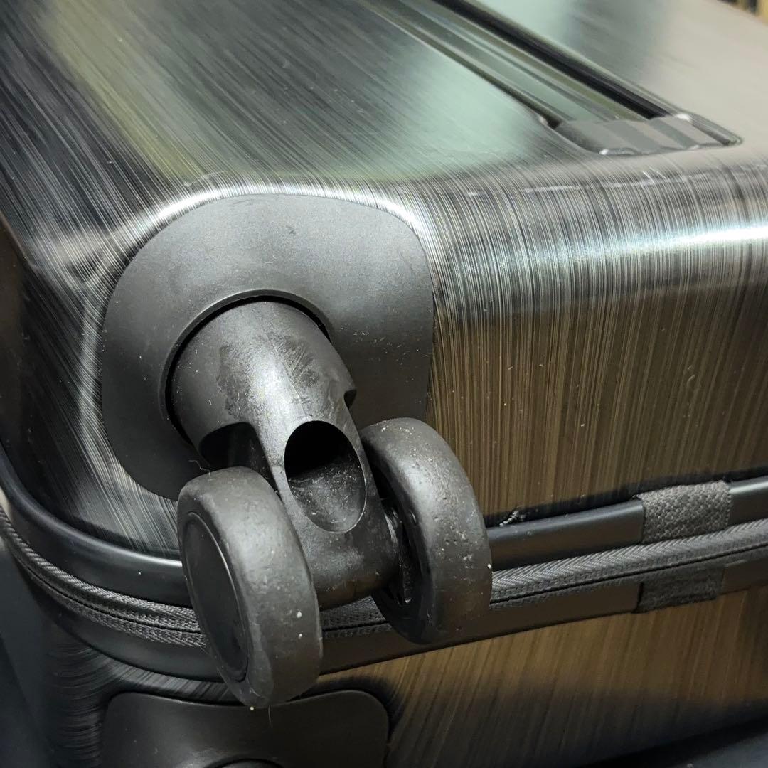 エンポリオアルマーニ ビッグロゴ キャリーケース ヘアライン柄 シルバーグレー