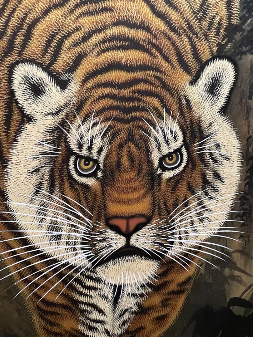 掛軸 龍山筆『猛虎図』肉筆 絹本 厄除け 縁起物 箱付 緻密描写