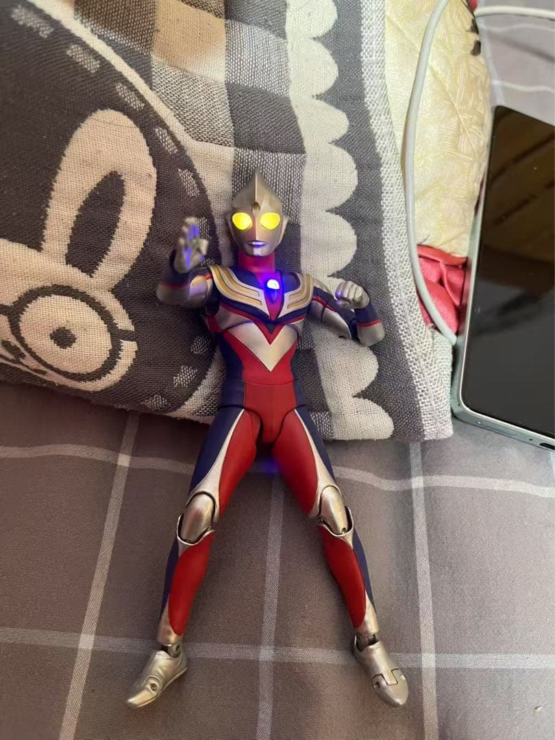 ウルトラマンティガ　　フィギュアーツ　真骨彫製法