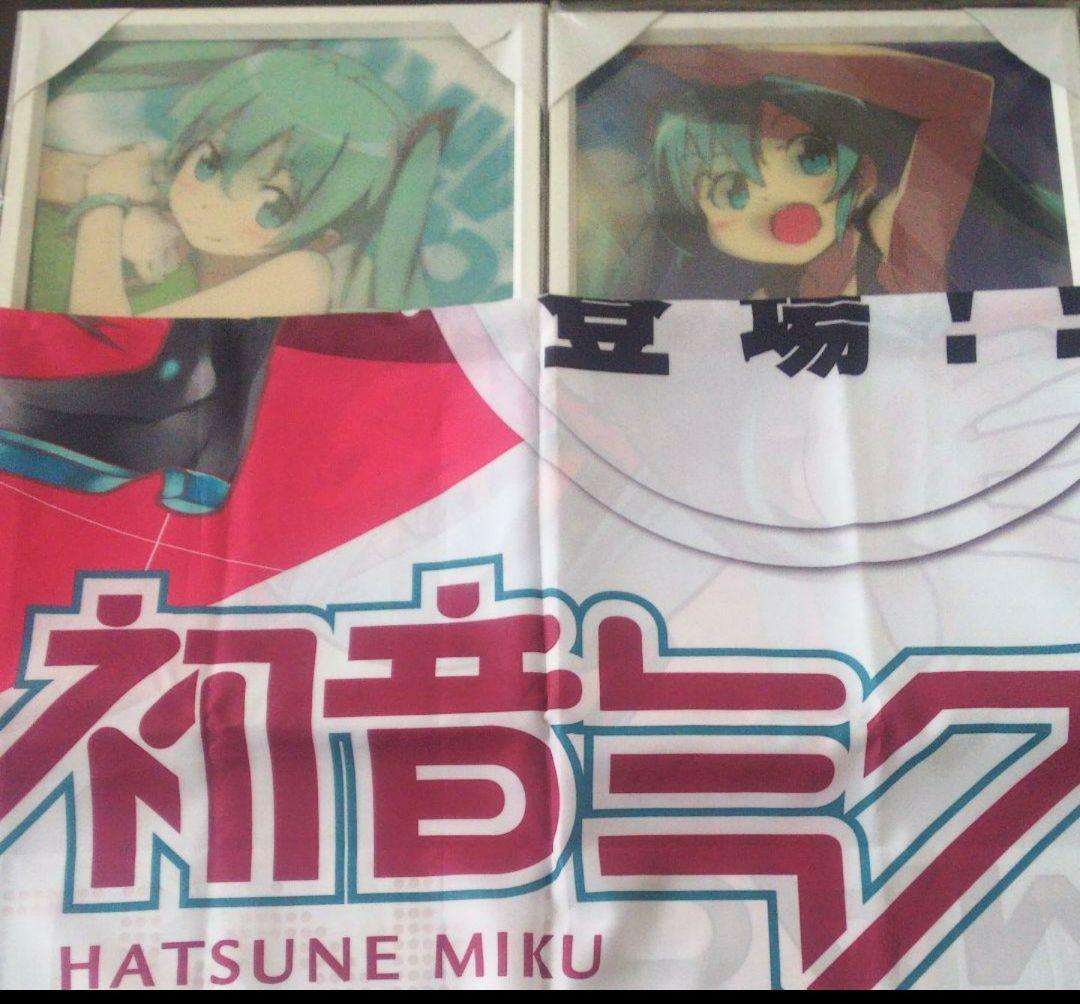 初音ミク 3Dポスター(水着、額縁入り)２枚セット+旗(壁掛けタペストリー)１枚