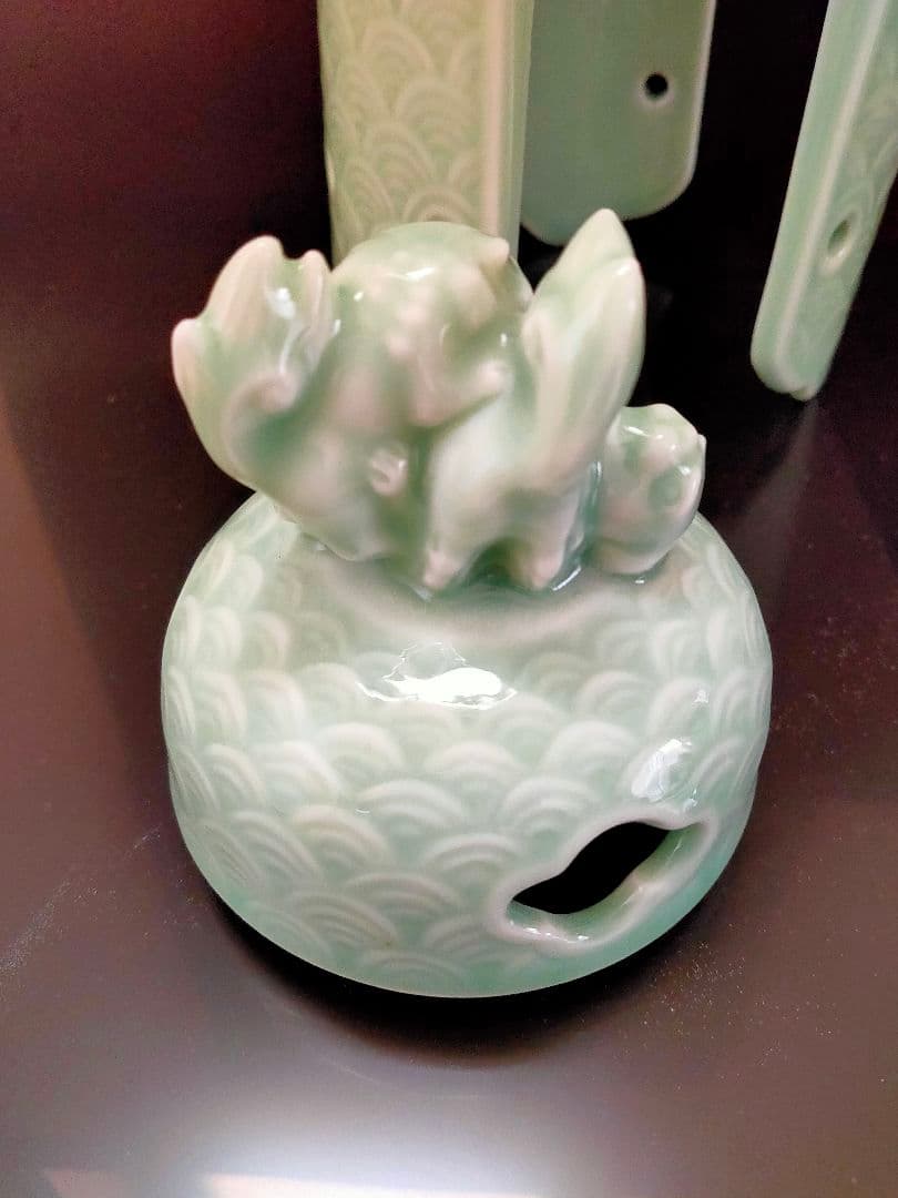 伊万里焼 伝統工芸士 市川冬山窯 色鍋島 青磁 耳環付 香炉 (箱付)