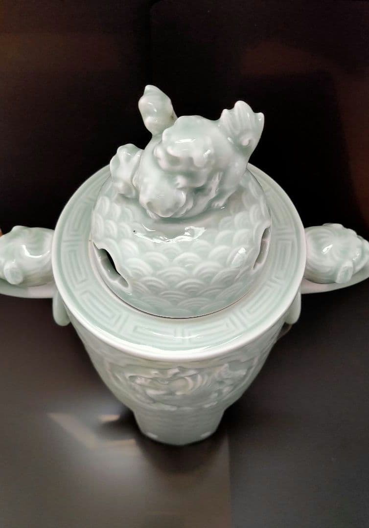 伊万里焼 伝統工芸士 市川冬山窯 色鍋島 青磁 耳環付 香炉 (箱付)