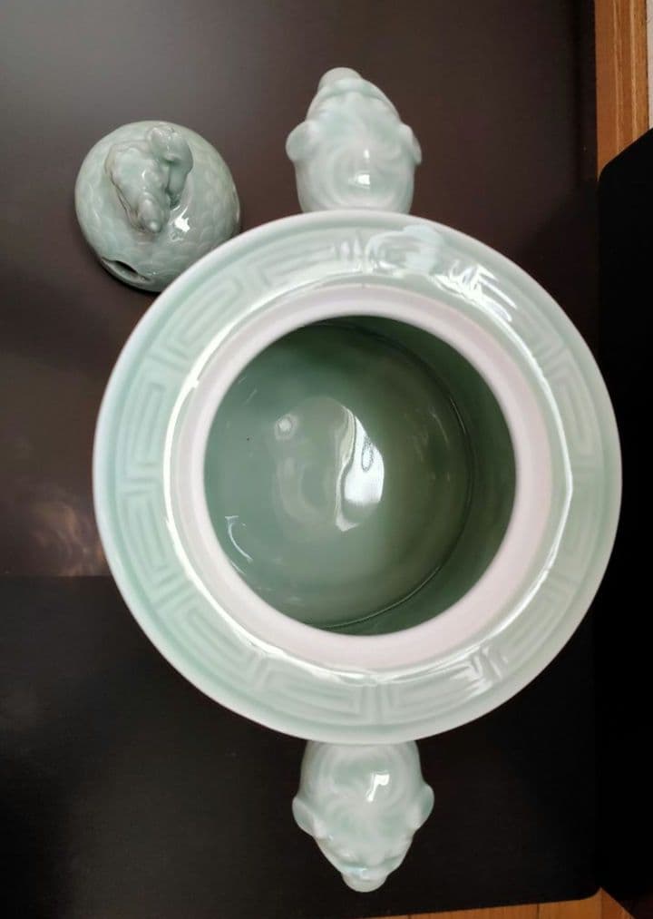 伊万里焼 伝統工芸士 市川冬山窯 色鍋島 青磁 耳環付 香炉 (箱付)