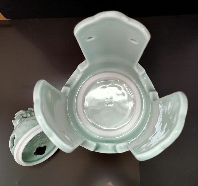 伊万里焼 伝統工芸士 市川冬山窯 色鍋島 青磁 耳環付 香炉 (箱付)