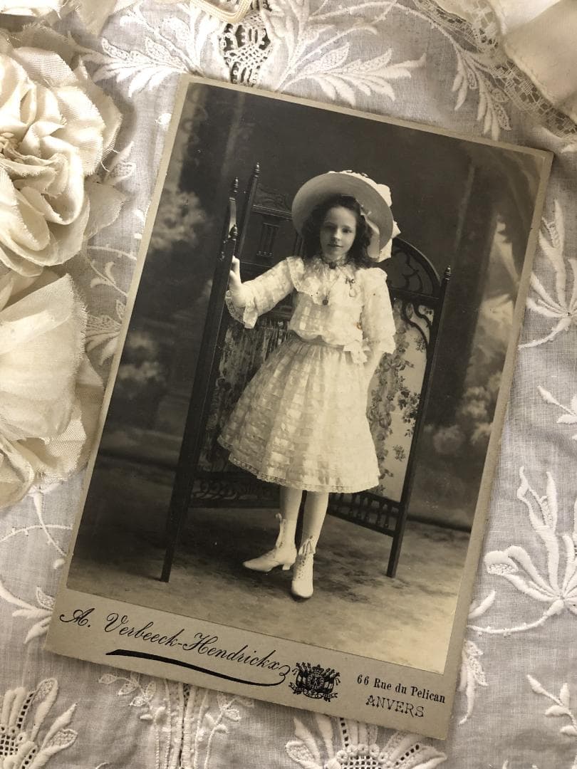 フランスアンティーク カルト・ド・ヴィジット 白いドレスの美しい少女　大判サイズ