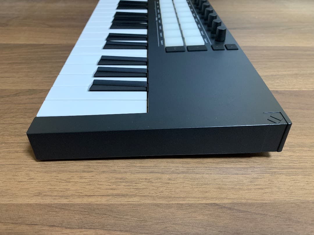 Novation Launchkey Mini 37 MK4 [製品登録解除済]