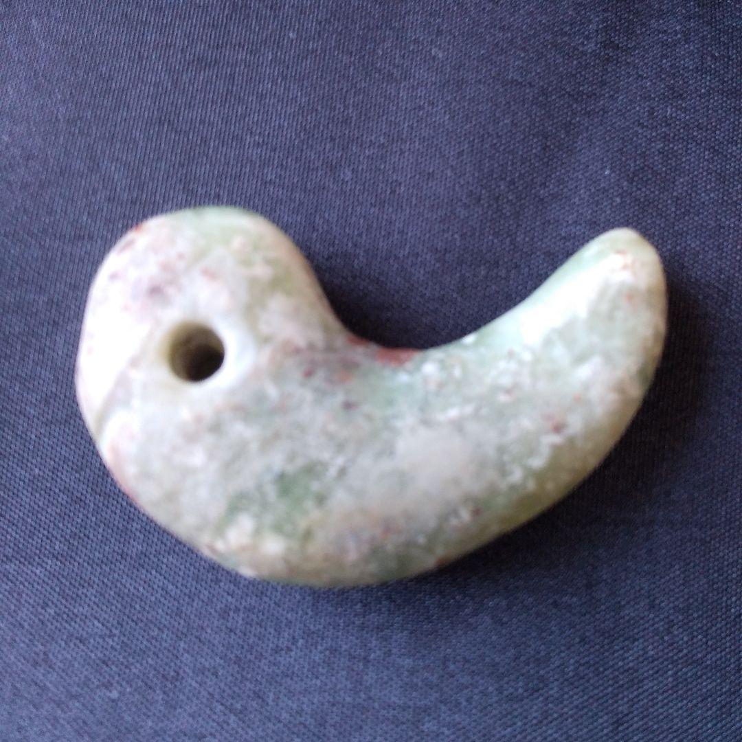 翡翠勾玉　ヒスイまがたま　糸魚川ヒスイ　古墳時代　宝石質ヒスイ　出土品