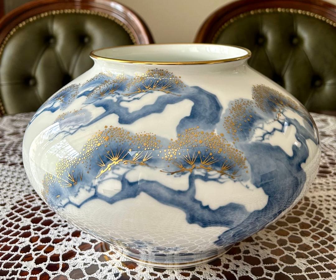 大倉陶園　皇室御用達　金彩老松　青と金の模様