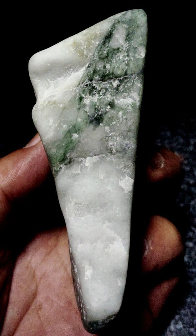 ★翡翠原石★糸魚川硬玉【小滝・川ズレ・ミロナイト翡翠352ｇ】