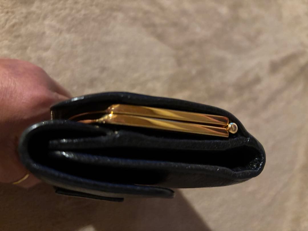 miu miu ブラック がま口三つ折り財布