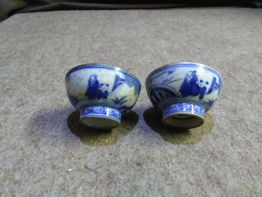 実家の蔵から　古伊万里　大明成化年製　人物・橋・植物柄　古い猪口　印　酒器