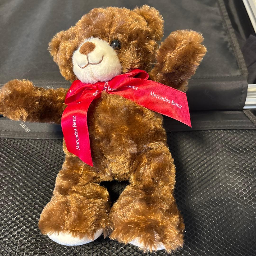 Mercedes シルバー キャリーケースと非売品のベアーのぬいぐるみ付き