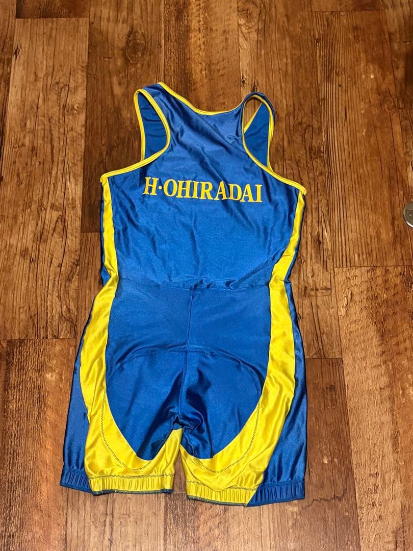 ローイングスーツ