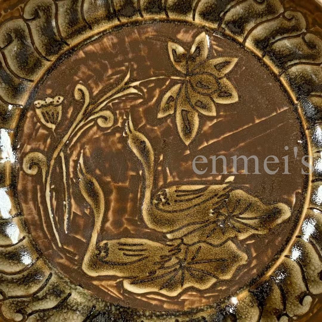 中国古美術・旧蔵品 宋代 定窑 酱釉 花鸟纹盘・食器・禮品・置物・茶道具・文房具