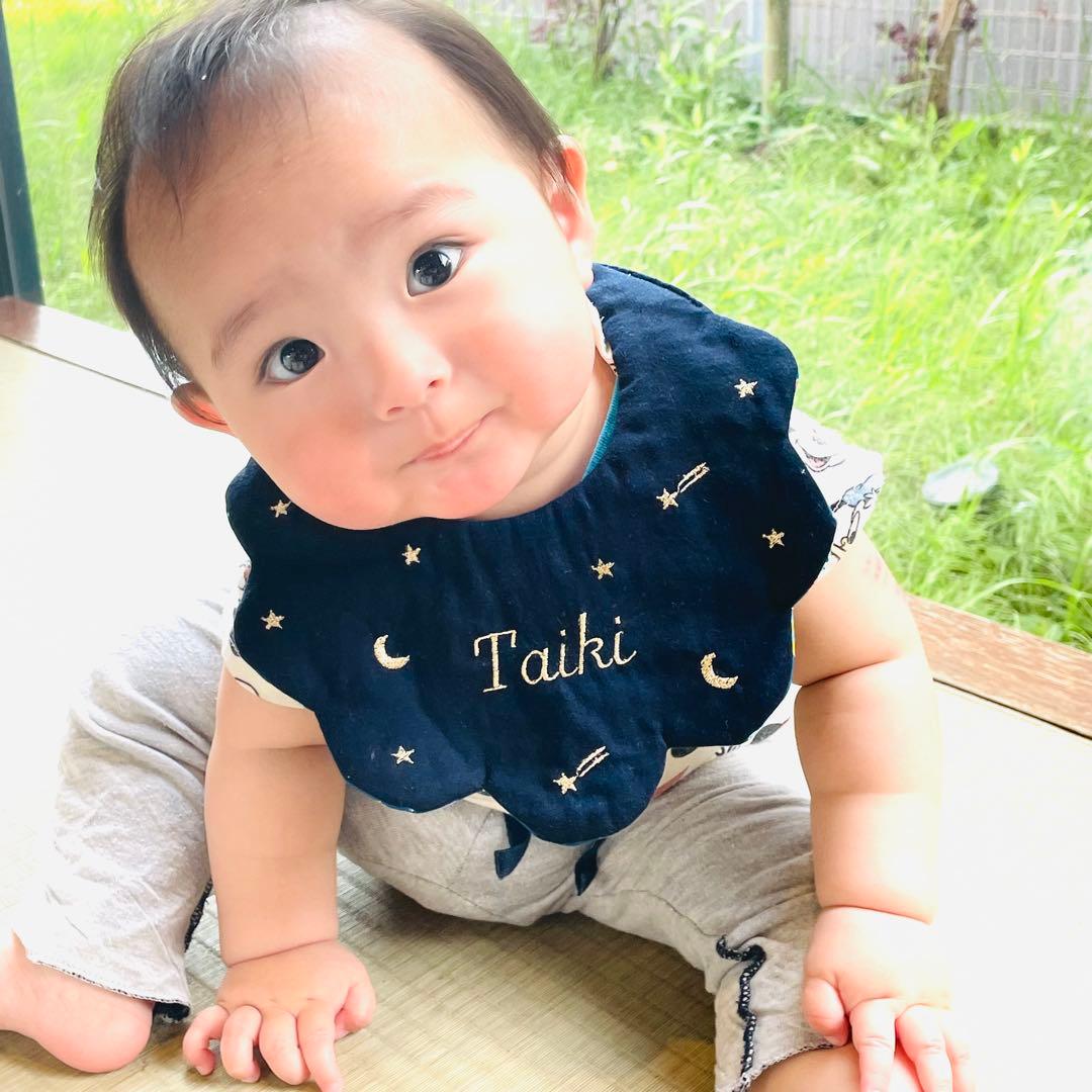 【名入れオーダー】星空と流れ星のきらきら刺繍スタイ