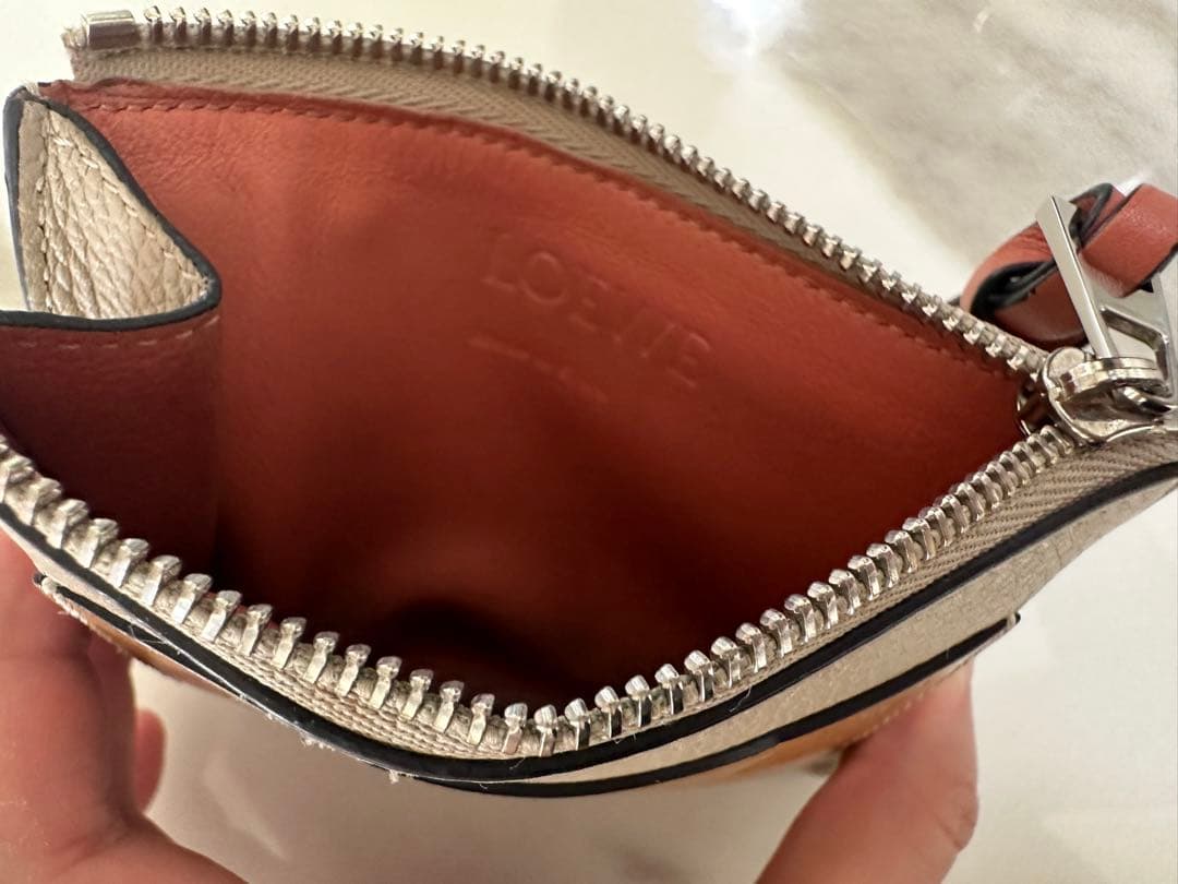 LOEWE ベージュ レザー ケース