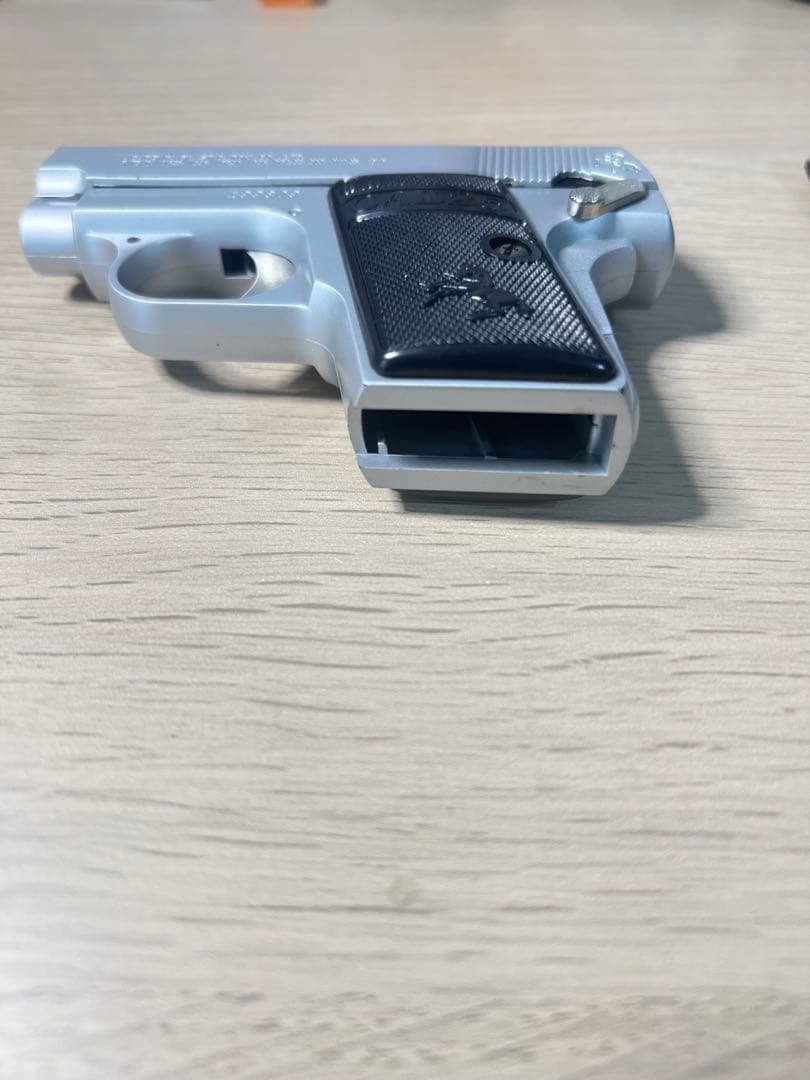 【絶版品】アカデミー エアコキ コルト25オート シルバー