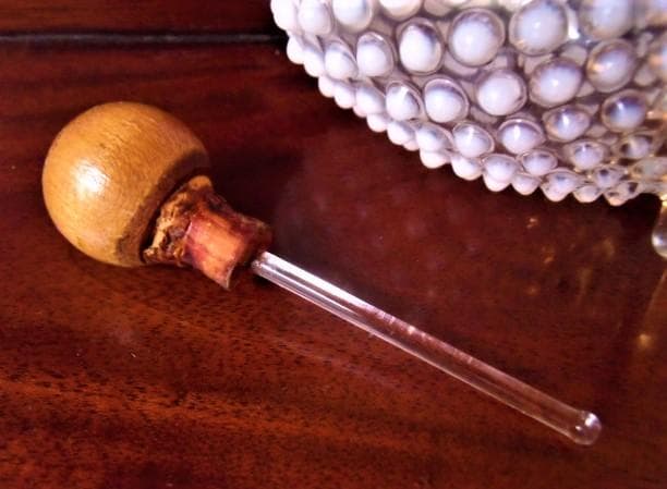 アメリカ　フェントン　フレンチオパールセント　ホブネイルの香水瓶