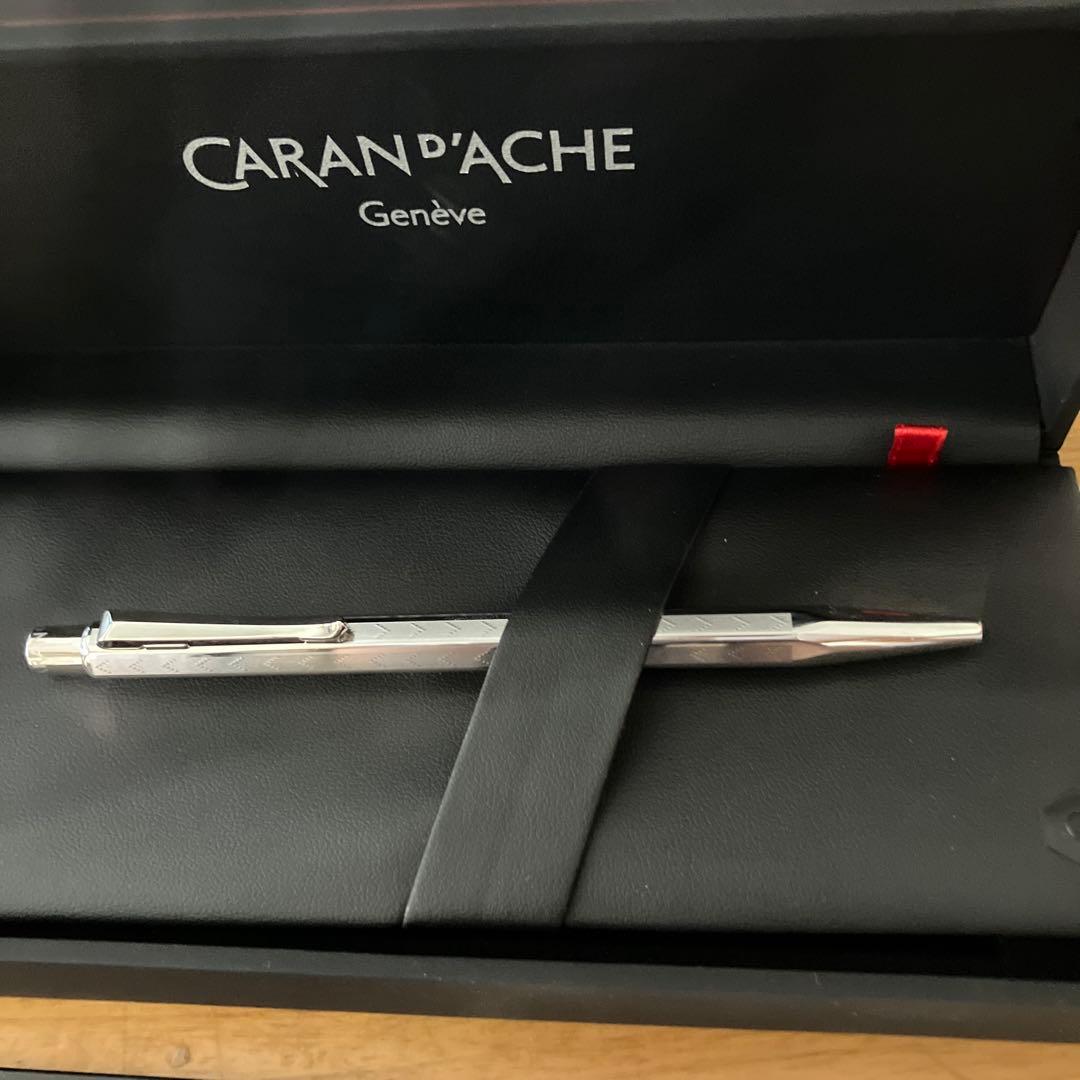 CARAN D'ACHE ボールペン シルバー