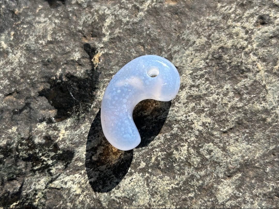 錦石　青メノウ勾玉