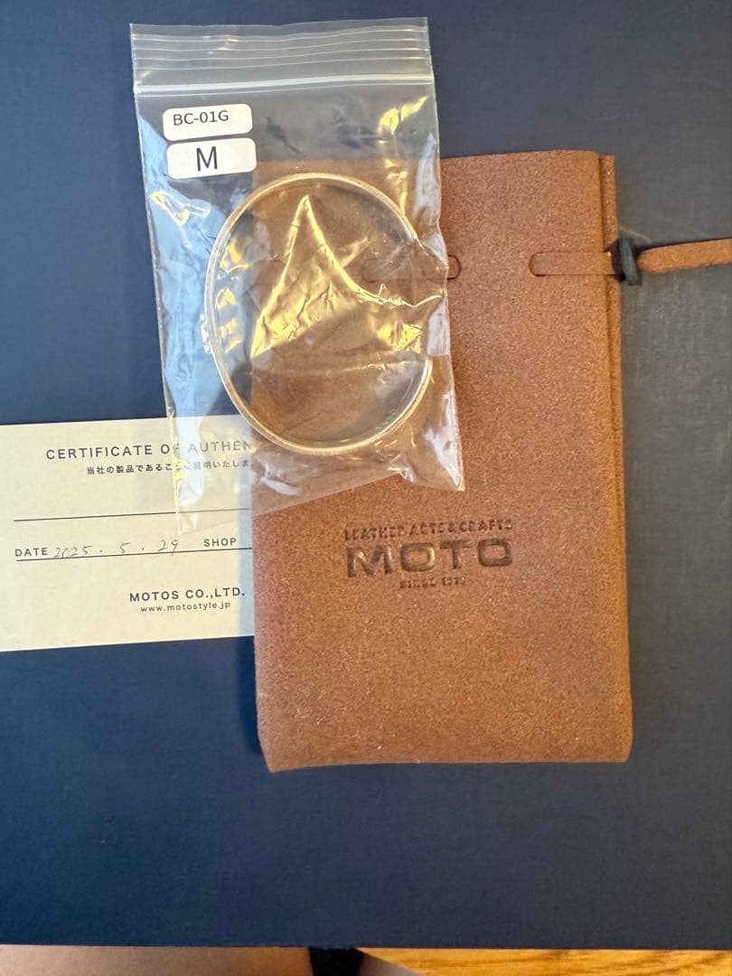 MOTO K18イーグルスタンプメタル付平打ちバングル