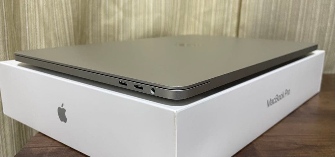 美品 MacBook Pro 2020 TouchBar付き