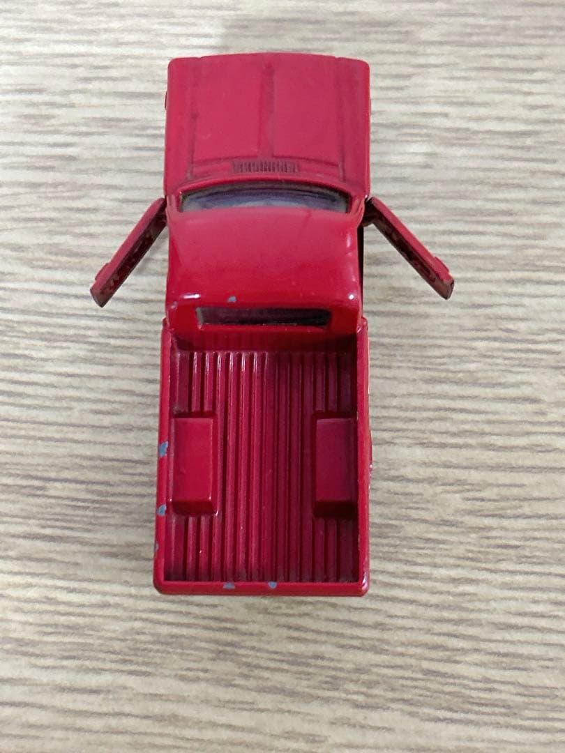 超希少 トミカ　ダットサン　トラック　赤色　香港製
