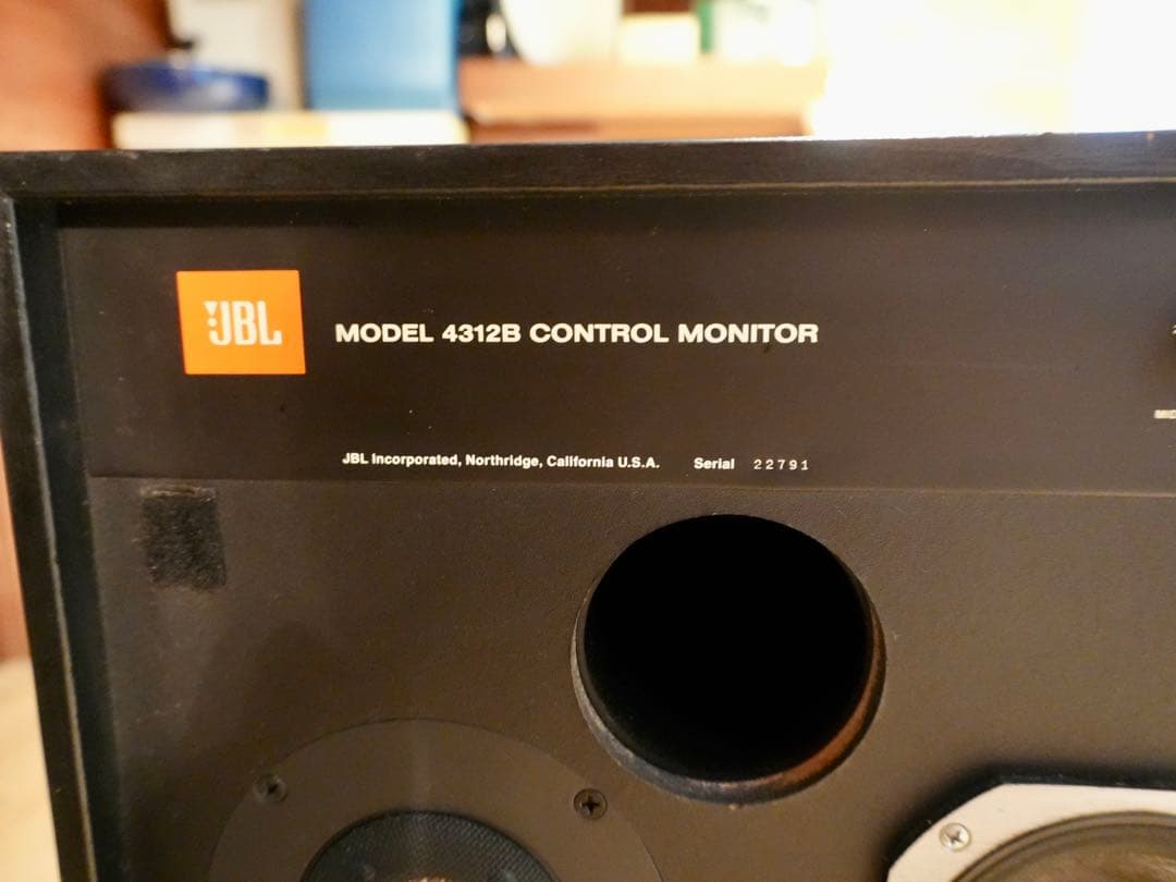 JBL 4312B CONTROL MONITOR （左）