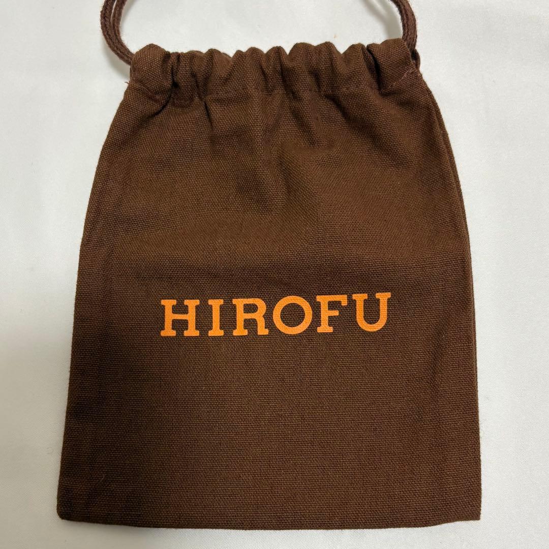 ヒロフ 折り財布 H ロゴ型押し シボ革 レザー コンパクト イタリア製 灰色