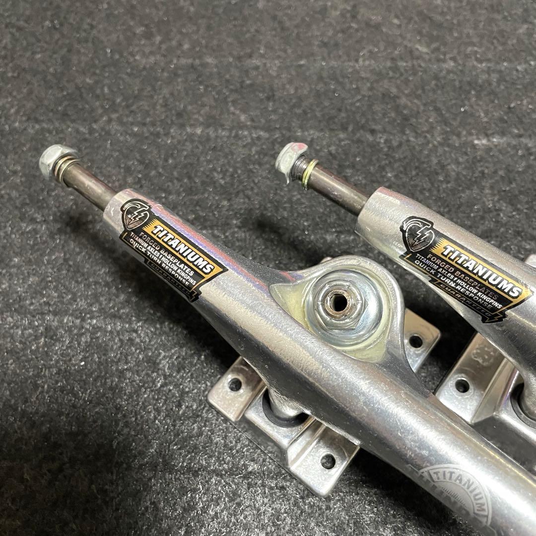 サンダートラック　スケートボード　スケボートラック　新品　チタニウム　149