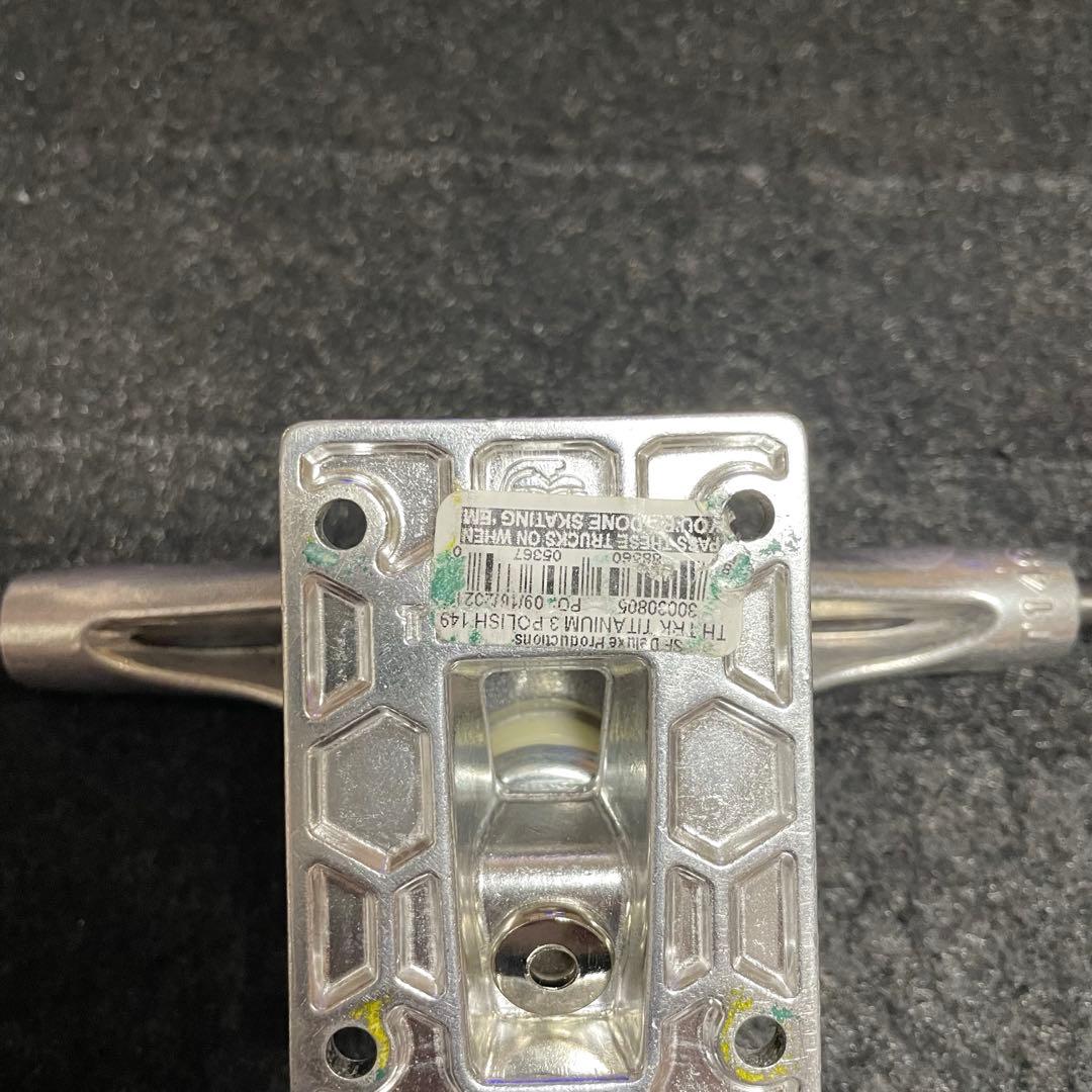 サンダートラック　スケートボード　スケボートラック　新品　チタニウム　149