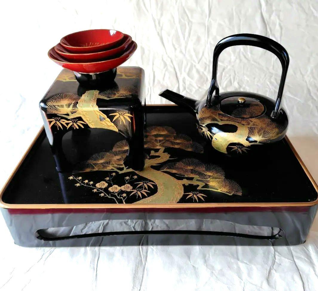 輪島漆器の木製黒漆　 沈金金箔装飾