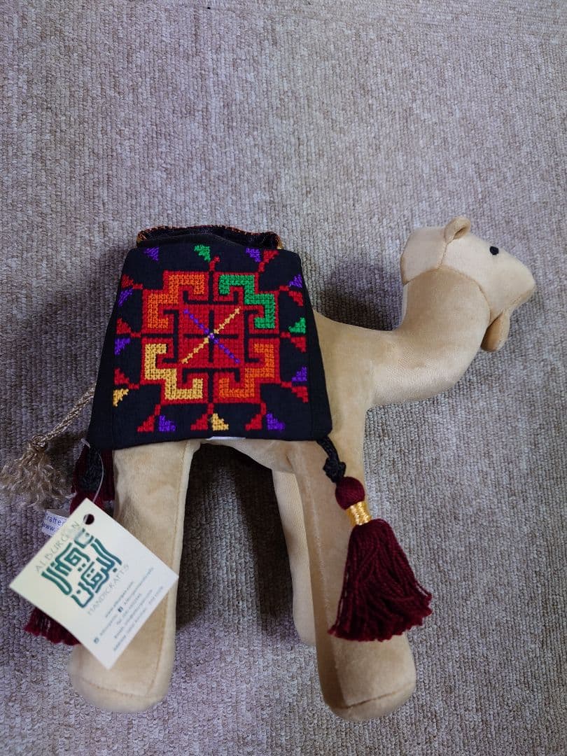 ヨルダンパビリオン　ラクダ ぬいぐるみサイズ大　民族織物