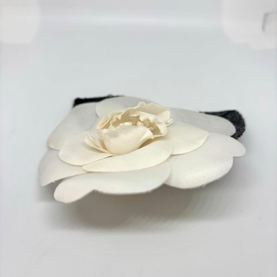 【シャネル】コサージュ ブローチ カメリア 白 入園式 入学式 結婚式 式典