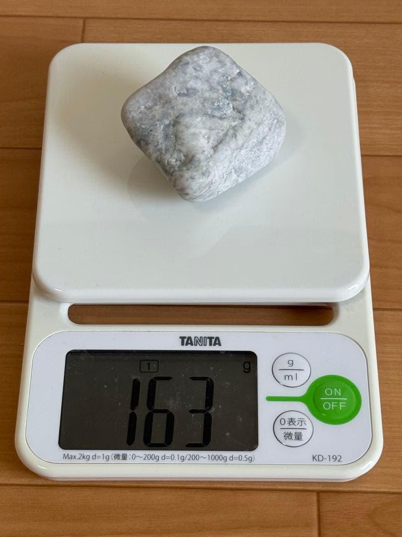 糸魚川翡翠　原石　横川　青翡翠　163g