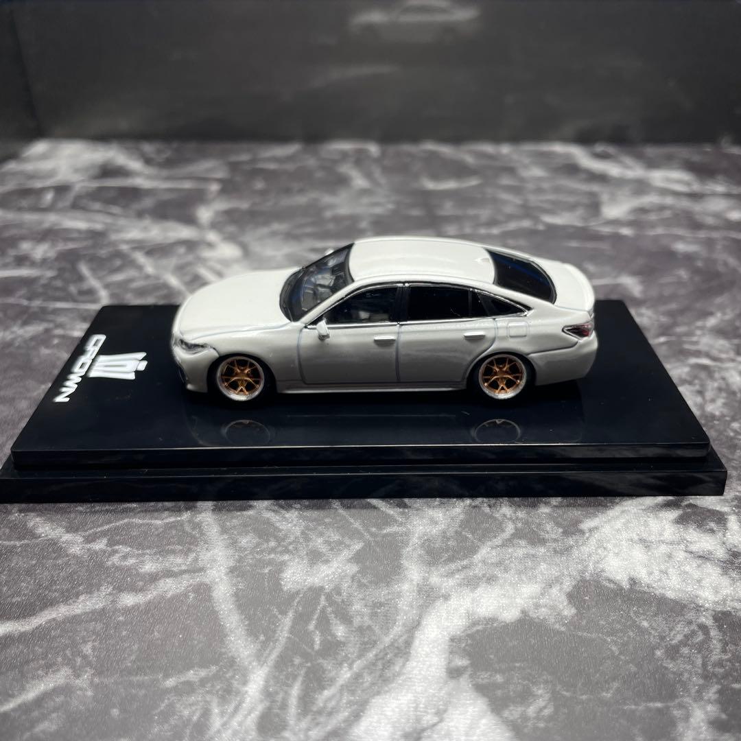 220系クラウンRS ミニカー