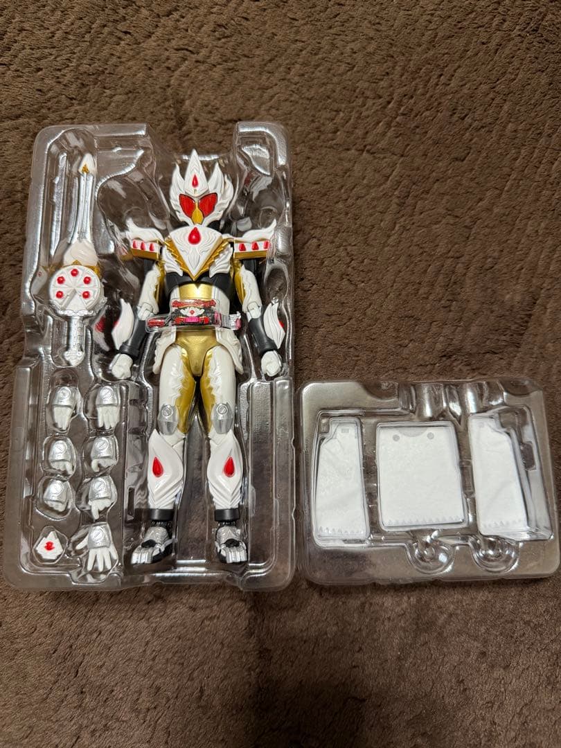 フィギュアーツ 仮面ライダーガヴ ケーキングフォーム