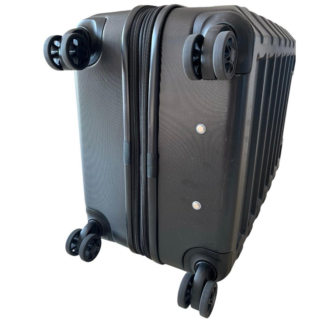 【美品一回のみ使用】サムソナイト　キャリーケース　黒　海外限定モデル　軽量　高級