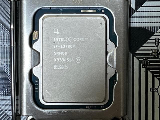 マザーボード / i7-13700F / 32GBメモリ