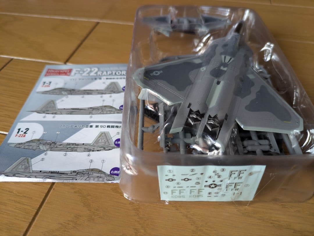 F-toys 1/144 F-22A ラプター 第1戦闘航空団司令機 エフトイズ
