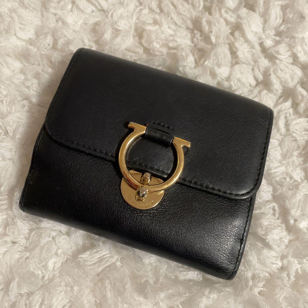 サルヴァトーレフェラガモ 2つ折り財布 ガンチーニ 金具 レザー ブラック