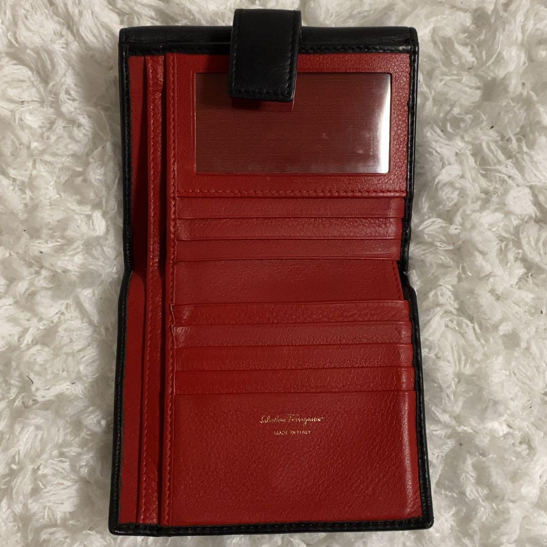 サルヴァトーレフェラガモ 2つ折り財布 ガンチーニ 金具 レザー ブラック